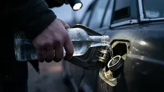 多くのドライバーがガソリンにアルコールを混ぜる理由:その結果は意外なものだ